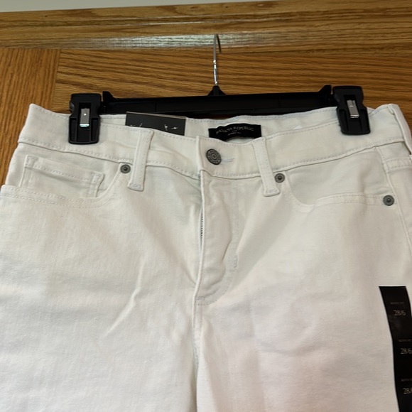 NWT Banana Republic jeans, mid-rise, skinny fit, size 28/6. - Picture 3 of 7